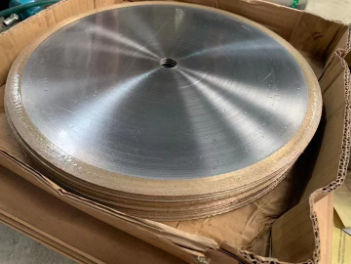 Chọn lưỡi cưa kim cương 350mm phù hợp cho đá pha lê và tấm đúc sẵn: hàn tần số cao và hàn laser